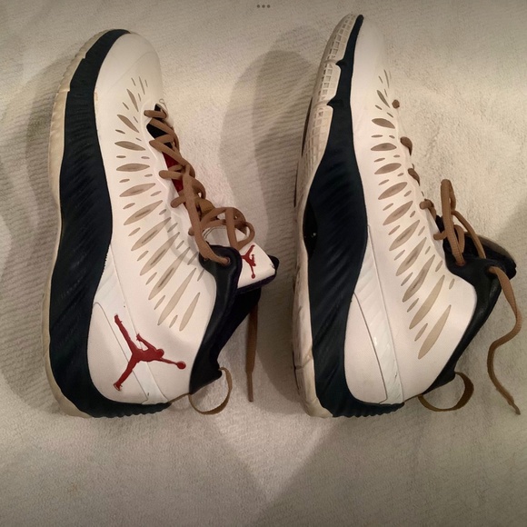 Nike Jordon “True Flight” Basketball Shoes, Size 9.5, White/Red/Navy - Picture 4 of 7